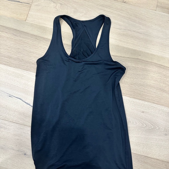 EUC LULULEMON ESSENTIAL TANK PLEATED - SIZE 0 - Picture 4 of 6